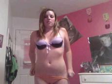 Selfshot XXX girl strip on webcam